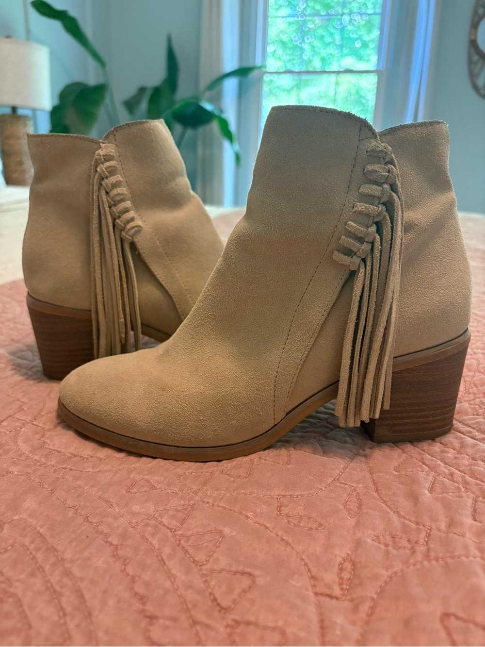 Kenneth Cole Fringe Suede Ankle Bootie. Sz 6.5